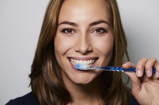 7 errores frecuentes al cepillarse los dientes