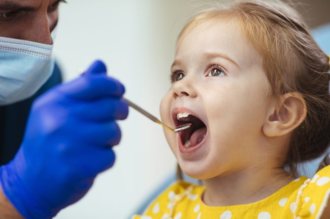 Consejos para cuidar de la salud bucodental de los más pequeños
